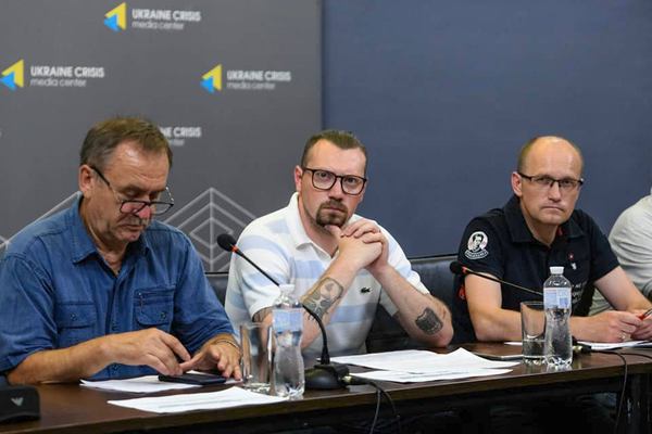 Екс-заступник міністра розвитку громад і територій В'ячеслав Негода, народні депутати Віталій Безгін та Олександр Аліксійчук / Олександр Аліксійчук / facebook